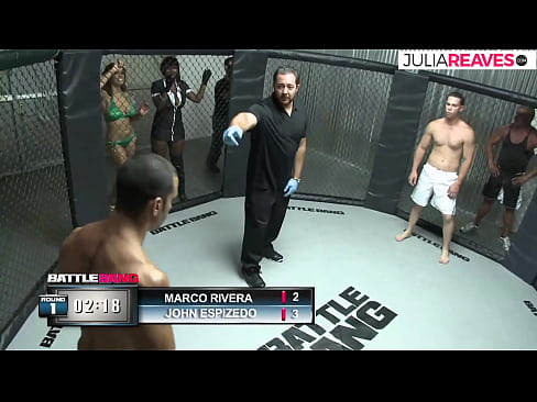 ❤️ Ultimate Fighter ቀለበቱ ውስጥ ከተጣላ በኋላ አንዲት ቁጥር ሴትን ትበዳለች። ☑ በ%am.rusanalog.ru
